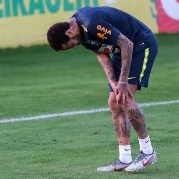 CBF descarta que Neymar tenha sofrido alguma lesão grave no joelho esquerdo