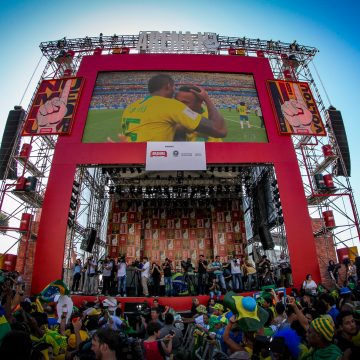 Arena Nº1 Brahma une a torcida na Praça Mauá para curtir a transmissão da Copa América 2019