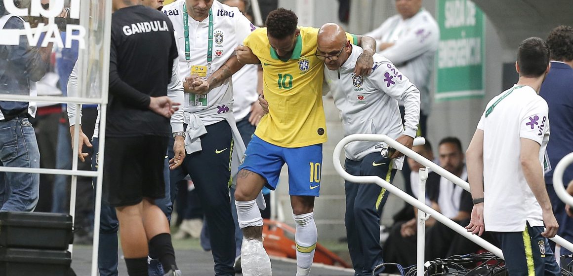 Após lesão em amistoso, Neymar é desconvocado da Seleção para a Copa América
