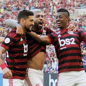 Menos dependente de lampejos e com brilho coletivo, Flamengo tem sua melhor versão no ano