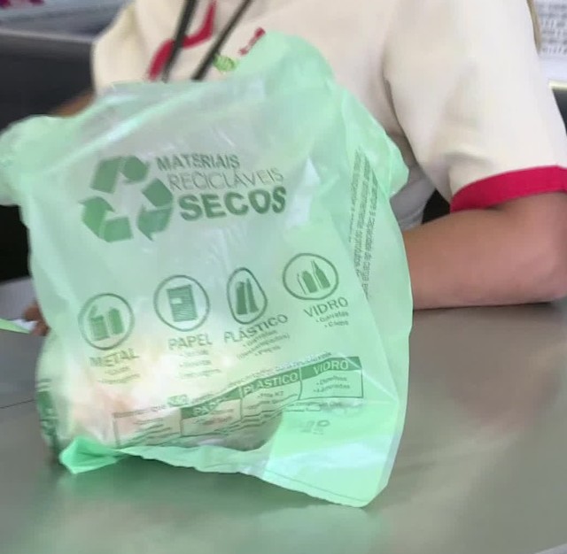 Consumo de sacolas plásticas caiu 39,2 no RJ após lei