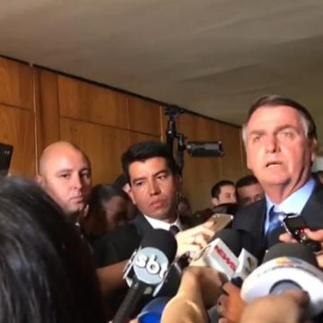 'Exército vai entrar em meio expediente', diz Bolsonaro sobre falta de dinheiro no governo