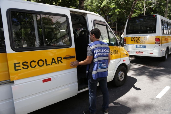 Prefeitura suspende mais de 300 permissões de táxi escolar por falta de vistoria