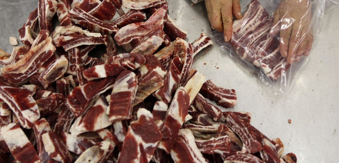 Finlândia cogita banir importação de carne brasileira na Europa por causa de incêndios na Amazônia