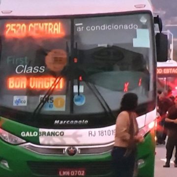 Homem armado sequestra ônibus na ponte Rio-Niterói