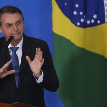 Bolsonaro defende 'preservar' teto de gastos um dia após ter dito que mudança é questão 'matemática'