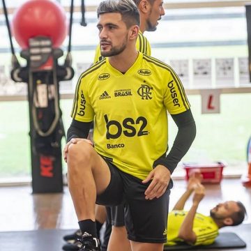 Flamengo reavalia lesionados e conta com Arrascaeta, Filipe Luis e Rafinha contra o Grêmio