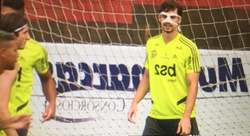 Pablo Marí viaja para a Espanha e desfalca o Flamengo contra o Palmeiras; Rodrigo Caio fratura o nariz