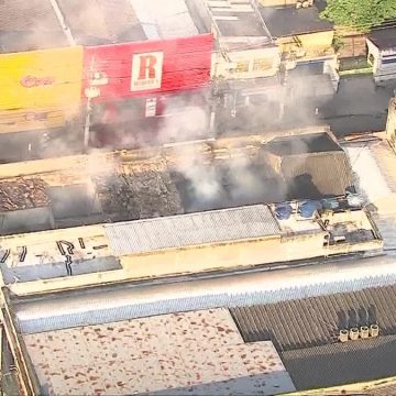 Incêndio atinge lojas no Centro de Niterói