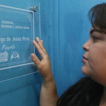 Colégio estadual na Baixada inaugura memorial em homenagem a ex-aluno morto pela PM