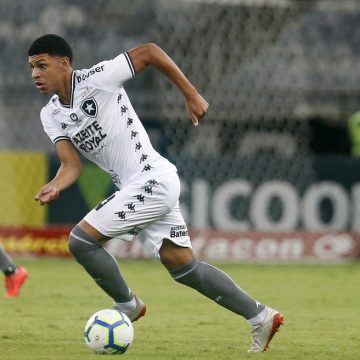Joia do Botafogo, atacante chama atenção aos 17 anos e entra no radar do Bayern de Munique