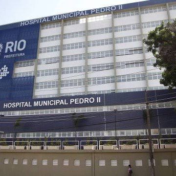 Sem salário, funcionários da saúde do Hospital Pedro II recebem doações