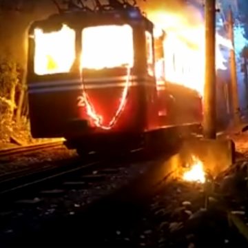 Incêndio atinge trem do Corcovado