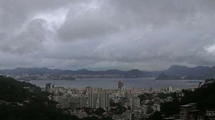 Especialista garante que ciclone subtropical já se afasta do Rio
