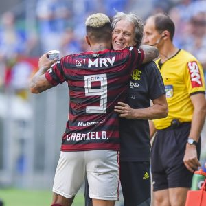 Flamengo apara últimas arestas e espera definir permanências de Jesus e Gabigol nesta semana