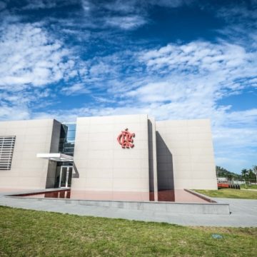 Flamengo dispensa cinco atletas sobreviventes da tragédia do Ninho do Urubu