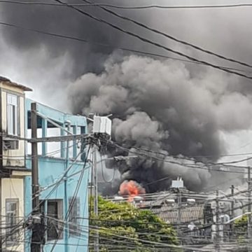 Incêndio atinge templo religioso em Duque de Caxias, na Baixada Fluminense