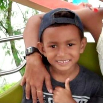 Menino de 5 anos baleado na cabeça é transferido para UTI pediátrica; estado ainda é grave