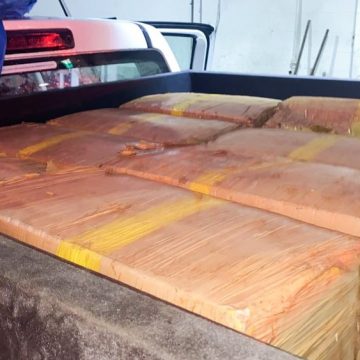 Polícia apreende 200 kg de maconha dentro de fundo falso de cama box em Seropédica, no RJ