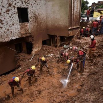 Sobe para 50 número de mortes causadas pelas chuvas em Minas Gerais