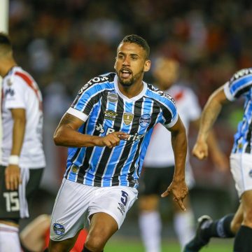 Volante Michel entra no radar do Vasco, que faz contato com o Grêmio