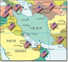 Estreito de Ormuz :Foco de frequentes disputas, ele liga o Golfo Pérsico ao Golfo de Omã e tem importância estratégica mundial  e um terço de todo o petróleo transportado por mar passam por lá