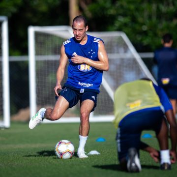 Rodriguinho não joga mais pelo Cruzeiro e negocia moldes para saída do clube