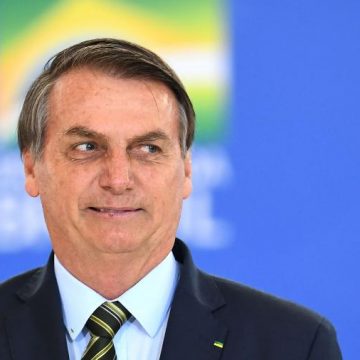 Bolsonaro defende Guedes e diz que ele fica no governo "até o último dia"