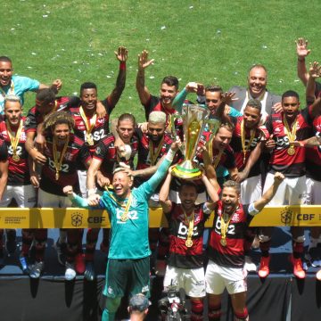 É campeão! Trio decide, Flamengo domina o Athletico-PR e conquista a Supercopa