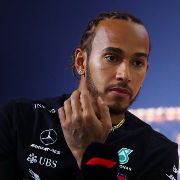 Hamilton lamenta ausência de negros nas equipes da F1: "Não vejo quase nenhuma mudança"