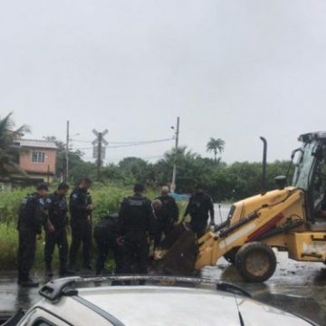 PM retira barricadas do tráfico em três comunidades de Itaguaí