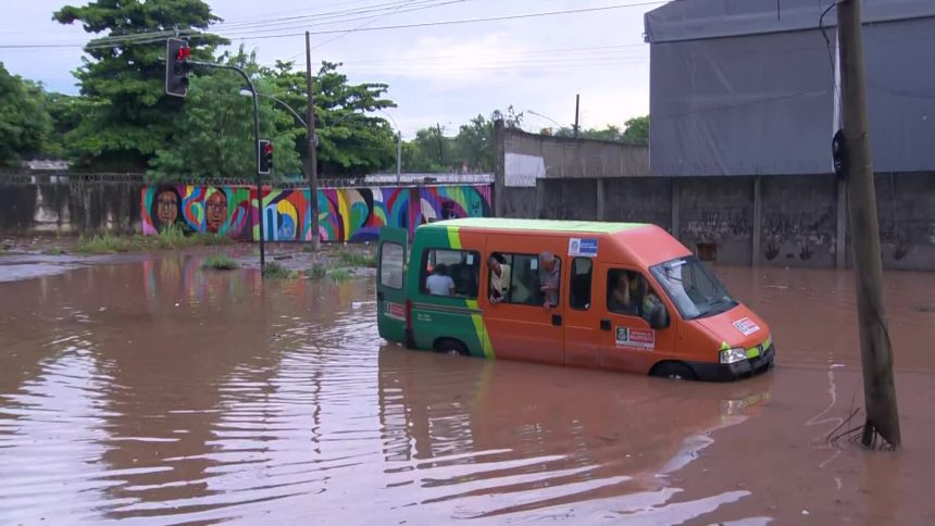 Trens voltam a operar com intervalos regulares no Rio; cidade ainda registra alagamentos e bolsões d’água