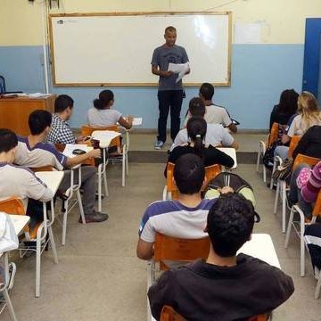 Rio de Janeiro adia início das aulas devido à água contaminada