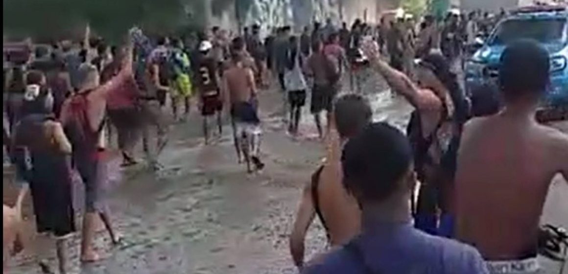 ‘Batalha de sacolés’ registra primeiro caso de violência entre jovens do Rio
