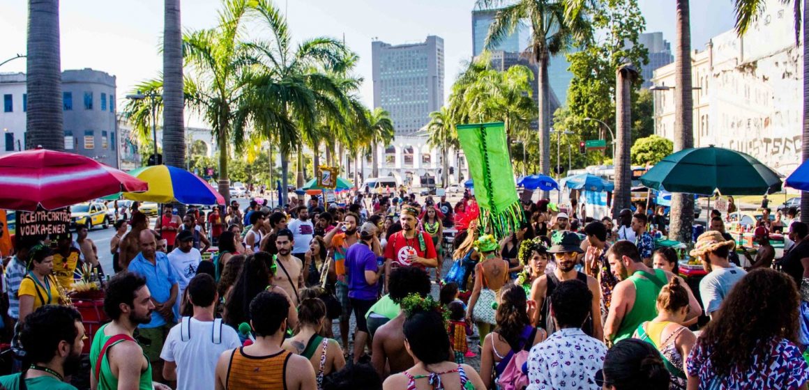 Blocos sem autorização começam a ser multados pela Prefeitura do Rio; liga critica autuações