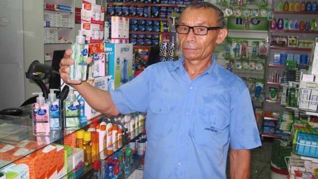 Coronavírus: máscaras descartáveis e álcool em gel já estão em falta nas farmácias do Rio