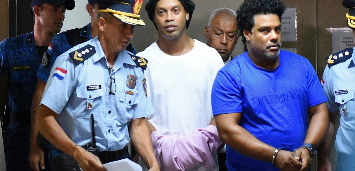 Algemado, Ronaldinho Gaúcho tem nova audiência com a Justiça para saber se segue preso