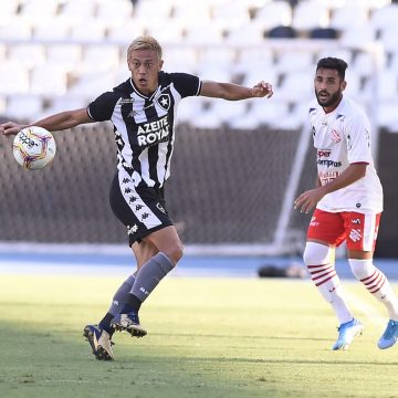 Gol, visão de jogo e passes certeiros, mas pouco gás: a estreia de Honda pelo Botafogo