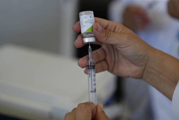 Gigante farmacêutica testará em setembro vacina em humanos contra a covid-19