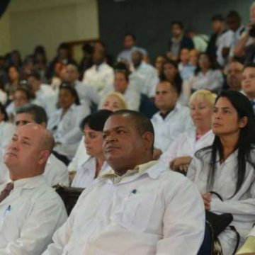 Ministério da Saúde vai convocar médicos cubanos para ajudar a controlar coronavírus