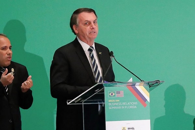 Bolsonaro diz que ‘pequena crise’ do coronavírus é ‘mais fantasia’ e não ‘isso tudo’ que mídia propaga