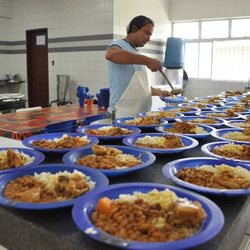 Justiça proíbe almoço em escolas municipais após interrupção das aulas pelo coronavírus