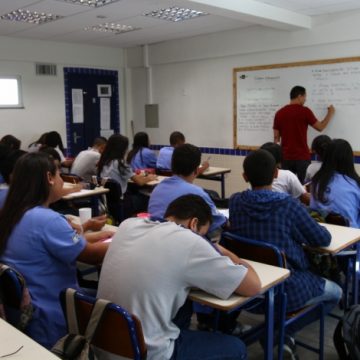 Secretaria de Educação abre inscrições para mais de 800 vagas temporárias de professor