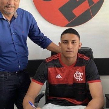 Sobrevivente do incêndio no Ninho do Urubu assina contrato profissional com Flamengo