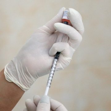 Vacina contra coronavírus deve ficar pronta somente no fim de 2021