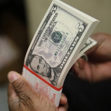 Dólar sobe a R$ 5,26 e marca novo recorde de fechamento