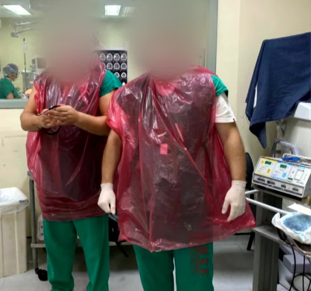 Médicos e enfermeiros reclamam da falta de equipamentos de proteção no RJ; 130 profissionais estão afastados