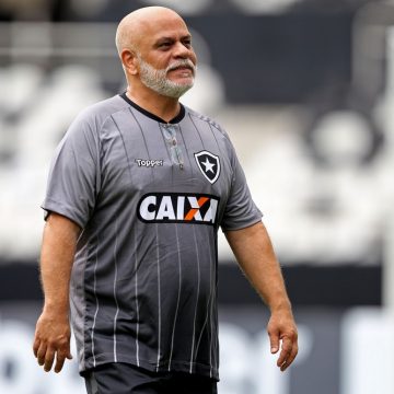 Mensagens, filmes e rotina prazerosa: as sugestões do psicólogo do Botafogo em tempos de pandemia