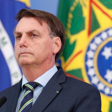 'É um risco que eu corro', reconhece Bolsonaro sobre sua pressão para comércio reabrir em meio à epidemia de Coronavírus