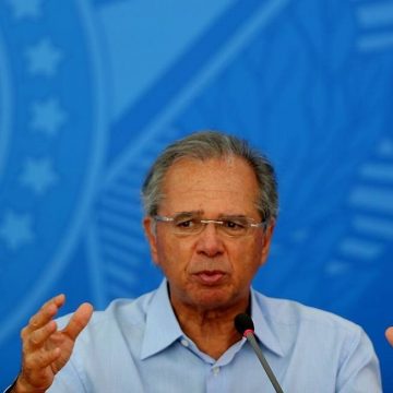 Guedes admite que governo pode emitir moeda para financiar custos da crise